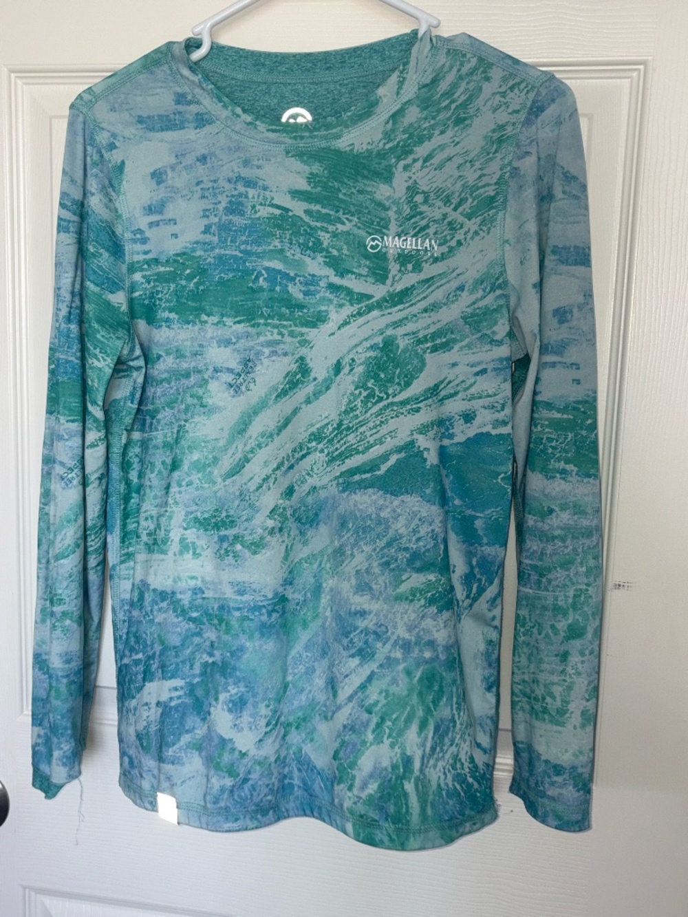 Magellan Outdoors Green & Teal Abstract Long Sleeve Performance Tee
